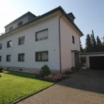 Vermietung einer schön geschnitten, kleinen 3 Zimmer-Dachgeschosswohnung in ruhiger und dennoch zentralen Wohnlage von Troisdorf