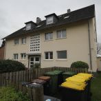 Vermietung einer hellen und geräumigen 3 Zimmerwohnung im Erdgeschoss mit Balkon und Garage