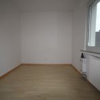 Vermietung einer attraktiv geschnittenen 3 Zimmerwohnung im 1. Obergeschoss mit Balkon und Garage