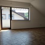 Ruhiges, älteres Ehepaar gesucht! Geräumige 3 Zimmerwohnung mit 2 Balkone und großer Garage