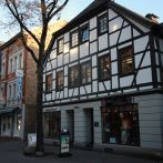 Siegburg Holzgasse: gut geschnittenes Ladenlokal in einem wunderschönem Fachwerkhaus