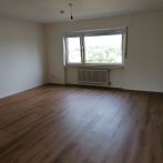 Renovierte 4 Zimmerwohnung mit Loggia und Aufzug