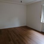 Renovierte 4 Zimmerwohnung mit Loggia und Aufzug