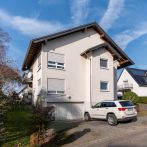 Gepflegtes Zweiparteienhaus mit viel Ausbau-Potenzial