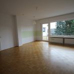 Älteres und ruhiges Paar ab 50 Jahre gesucht! Gepflegte 3 Zimmer-Erdgeschosswohnung mit Balkon in Siegburg Zentrumsnähe